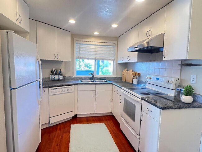 Foto del edificio - 1611 Thorncrest Dr