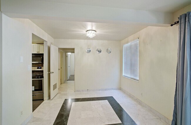 Foto del edificio - 1160 S Foothill Dr