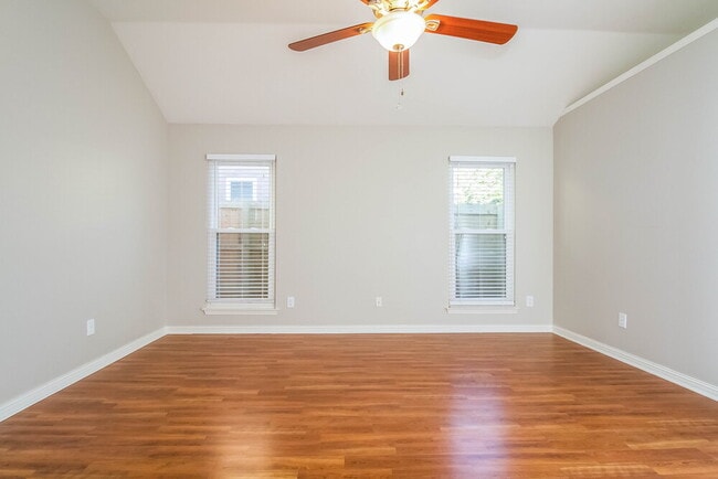 Building Photo - 5033 Singing Hills Dr