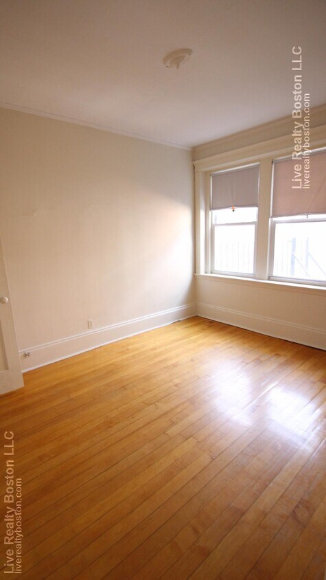 Building Photo - 1822 Beacon St