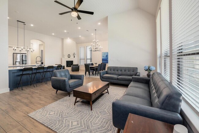 Building Photo - 1104 Scarlet Sage Dr