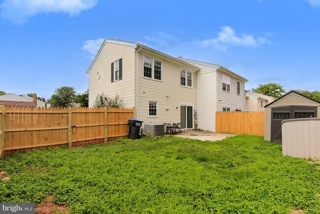 Foto del edificio - 4168 Hamlin Ct