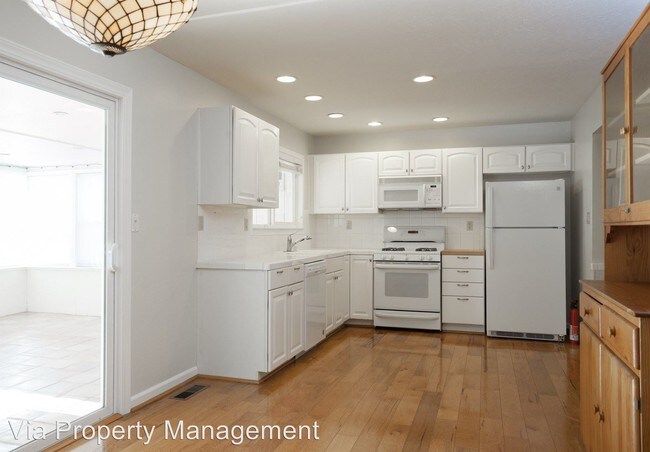 Building Photo - 8158 Tamarack Dr