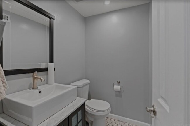 Bathroom - 6540 Hayvenhurst Ave