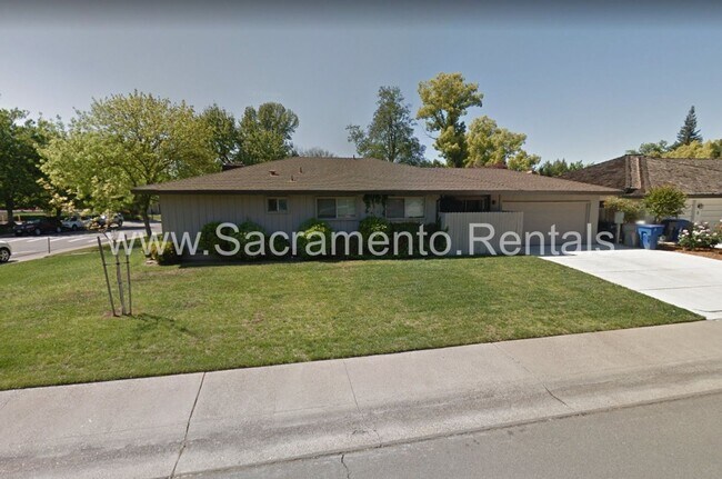 Foto del edificio - Wonderful Sierra Oaks 3bd/2ba Duplex with 2 Car Garage