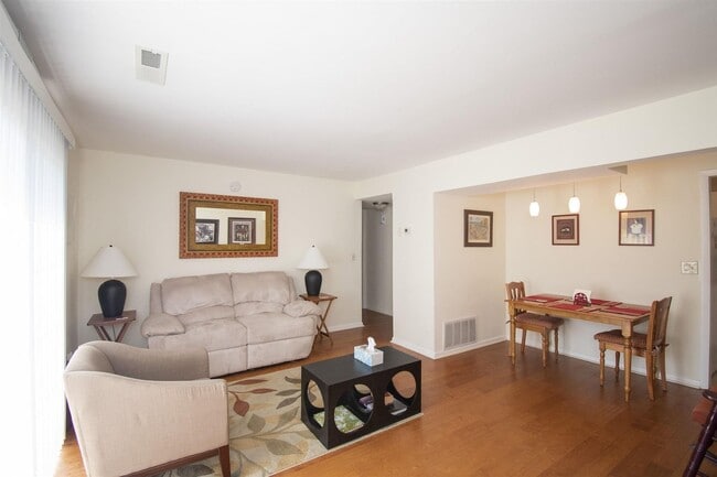 Building Photo - 2 Bed Apartment in Blacksburg With Some Utilities Included