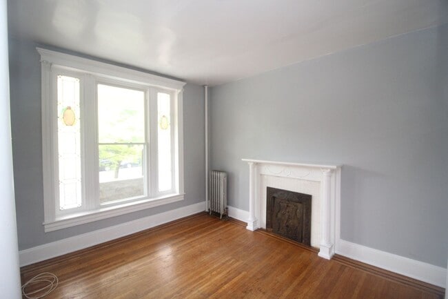 Photo - 2026/2027 JHU Off-campus Large 5bd/2.5ba home w/ Parking Spot! Available 6/9/26