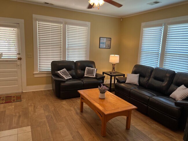 Foto del edificio - 105 Hillcrest St