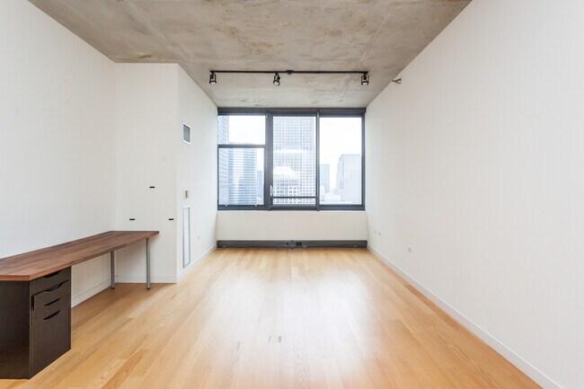 Foto del edificio - 235 W Van Buren St