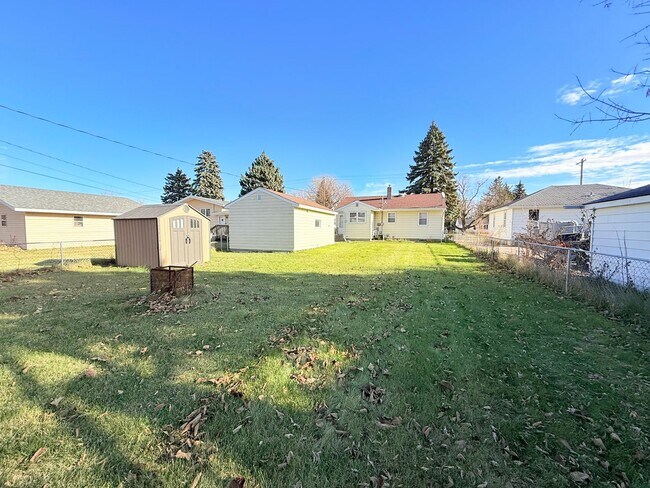 Building Photo - Move-In Ready 3-Bedroom Home with Massive Yard & Garage