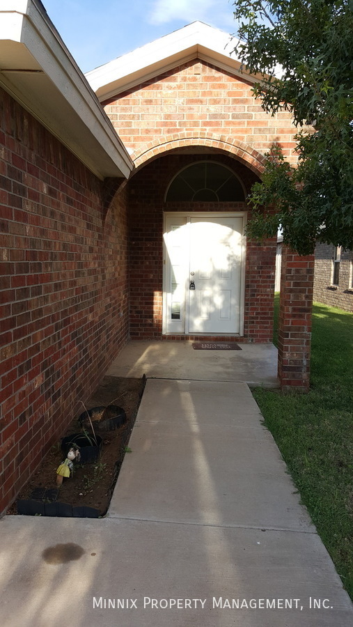 Building Photo - 9910 Weatherford Ave