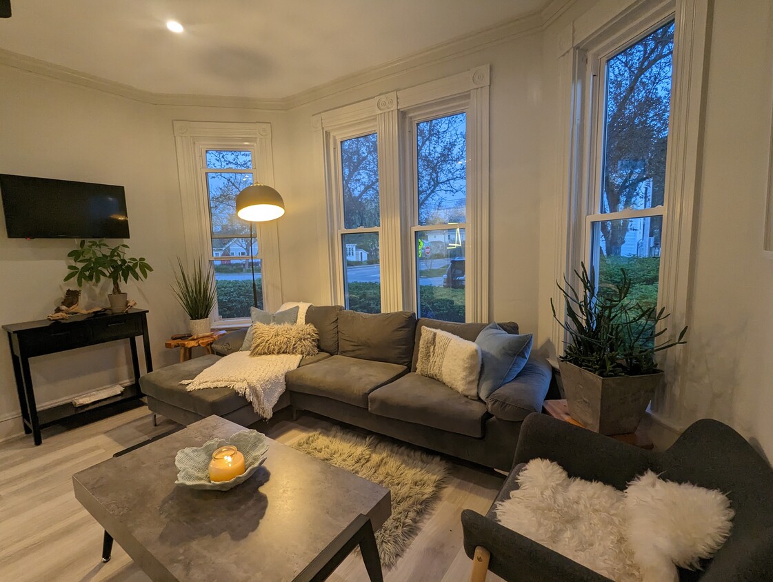 Living Room - 232 Broadway