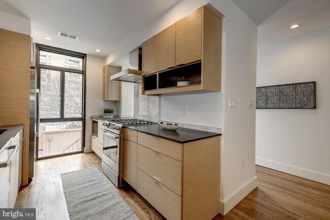 Foto del edificio - 212 M St SW