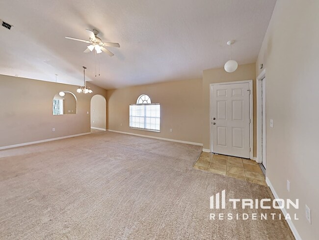 Building Photo - 921 Brenton Leaf Dr