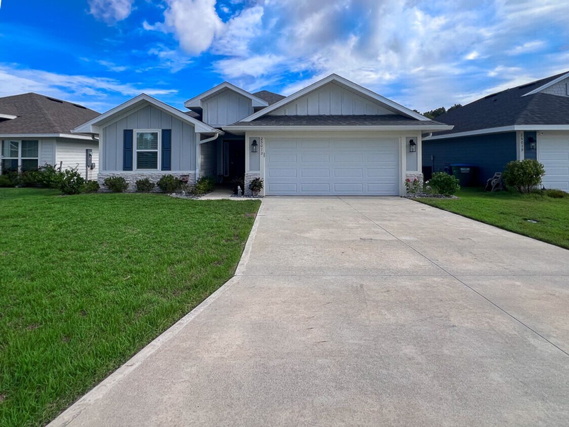 Foto principal - Immaculate 4BR/2BA New Construction Home i...