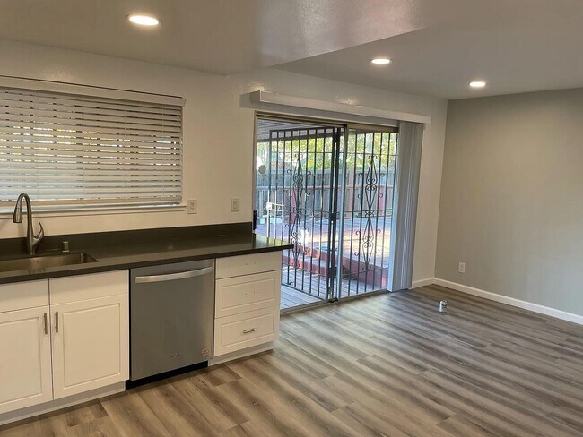 Foto del edificio - 116 Evelyn Cir