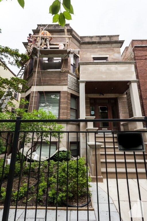 Primary Photo - 2021 W Addison St