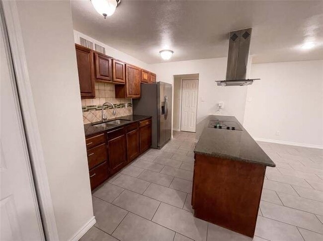 Building Photo - 3732 Sugarberry Dr