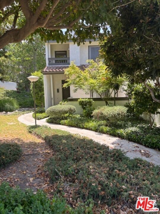 Building Photo - 1644 Palisades Dr
