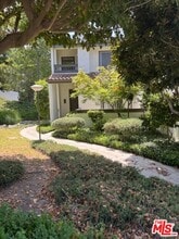Building Photo - 1644 Palisades Dr