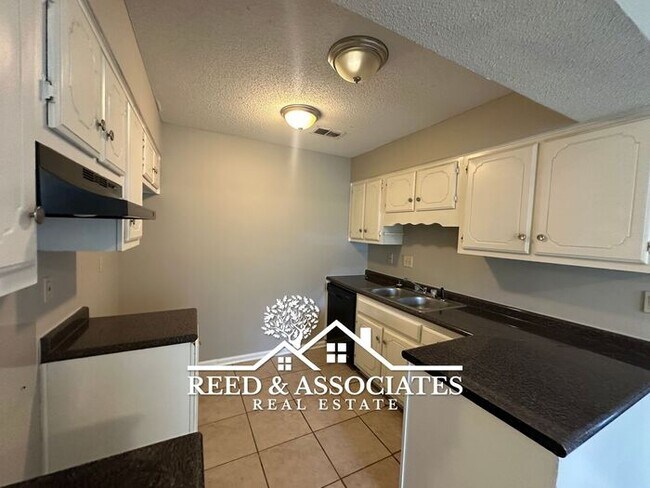 Foto del edificio - Spacious: 3 Bedroom in Bartlett!