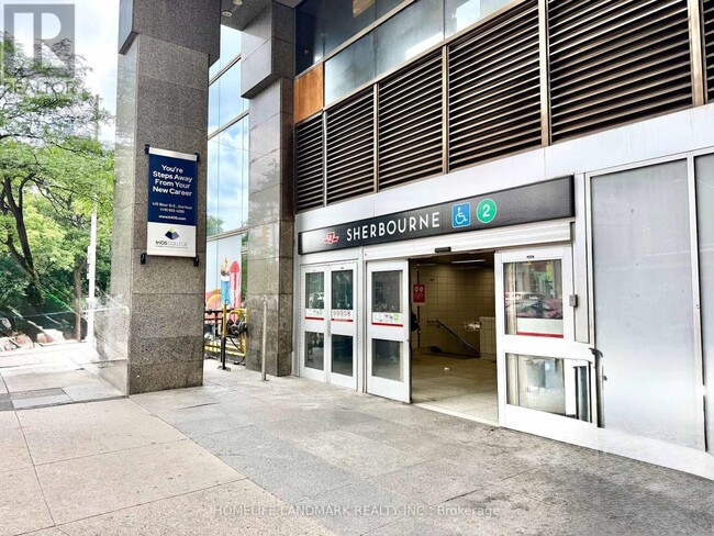 Building Photo - 609 Sherbourne St