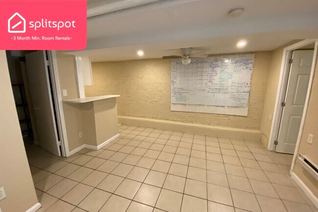 Foto del edificio - Private room in 4 bedroom Washington Apart...