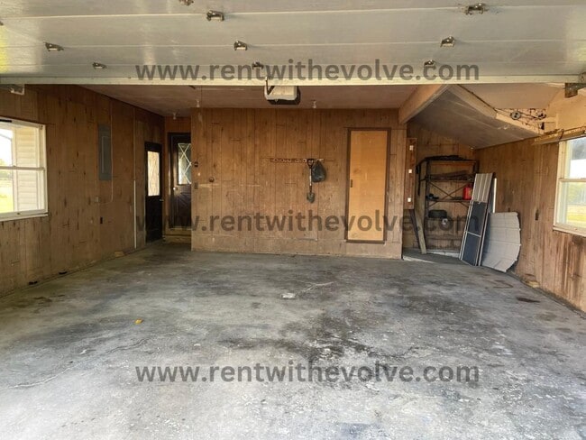 Building Photo - 5671 S 100 W