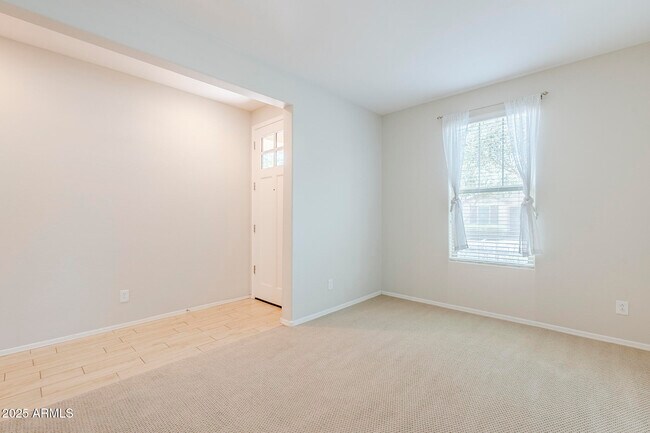 Building Photo - 9910 E Theia Dr