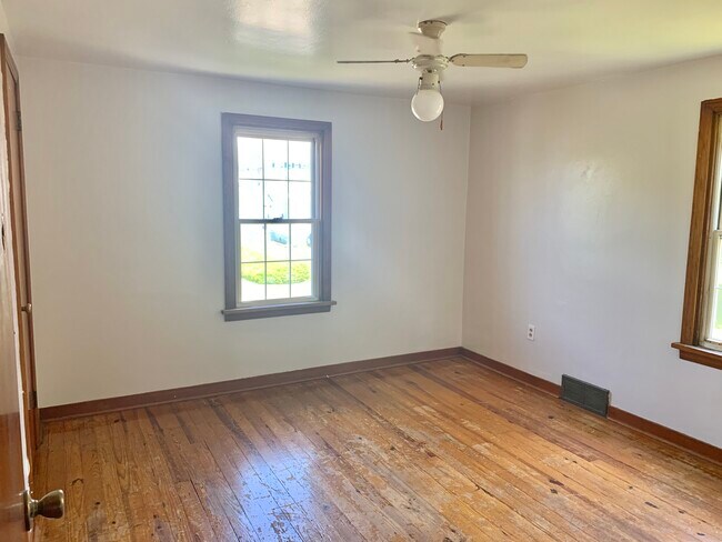 Building Photo - 710 Coulter Ave