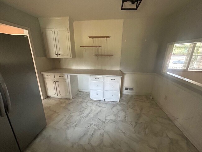 Foto del edificio - 7201 Mountainbrook Dr