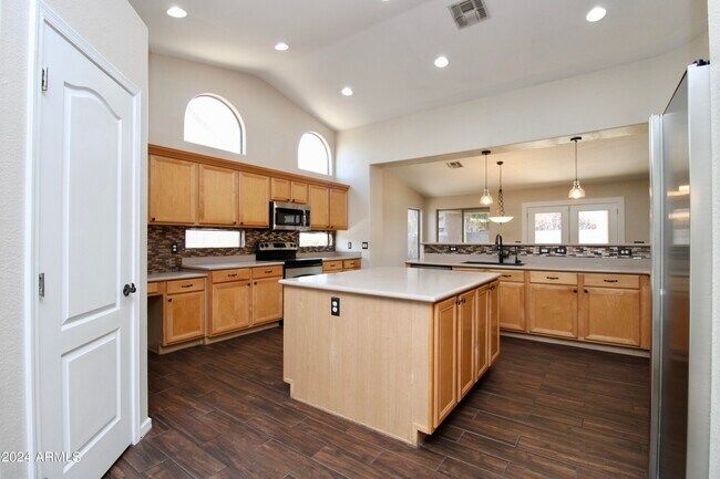 Building Photo - 1518 S Blossom Cir