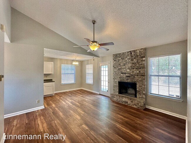 Building Photo - 3 br, 2 bath House - 2116 Schwertner Drive