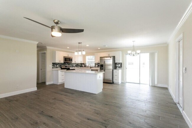 Foto del edificio - 481 W 32nd St