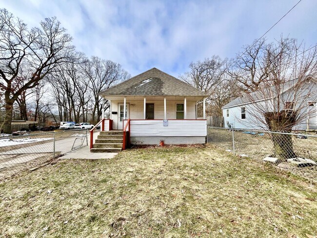 Building Photo - Two Bedroom Home in Muskegon Heights