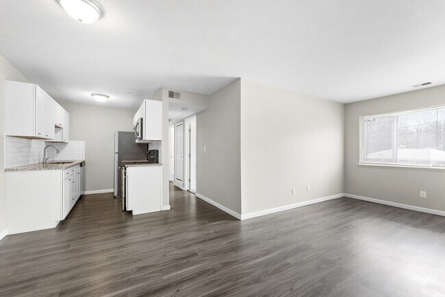 Foto del edificio - 23200 Huron River Dr