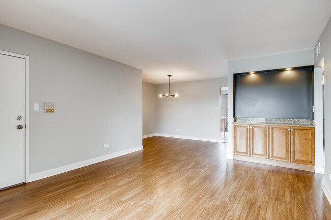 Building Photo - 5606 Tinder
