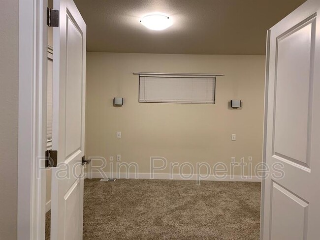 Building Photo - 8187 Sockeye Lp