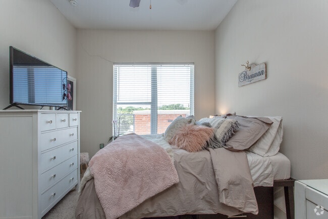2 Br, 2 Ba - 950 SF - B1 - Lofts at Wolf Pen Creek