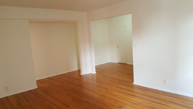 Foto del edificio - 2861 Bainbridge Ave