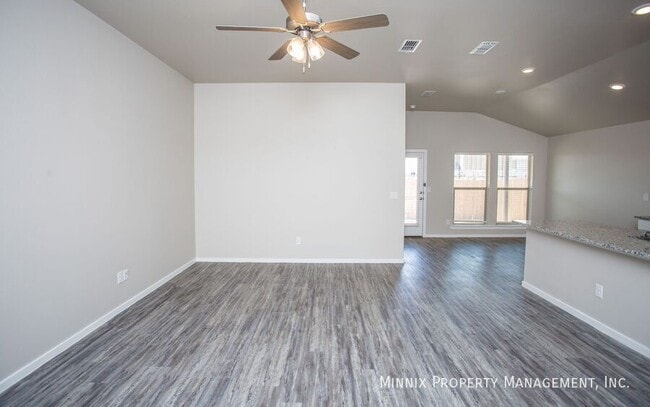 Building Photo - 2124 N Texas Ave