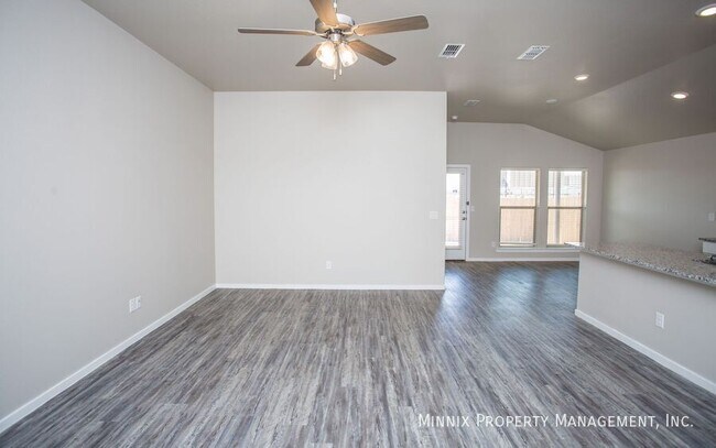 Foto del edificio - 2124 N Texas Ave