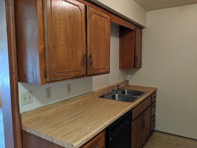 Building Photo - 6013 S McKinley Ave