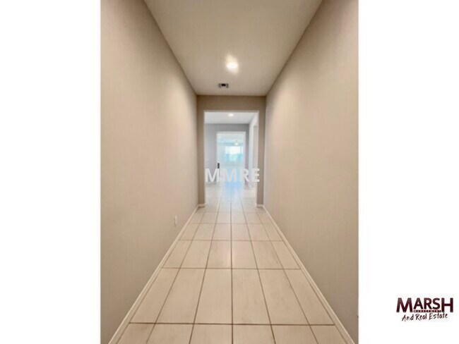 Foto del edificio - Nice 4 bedroom home with bonus room in gat...