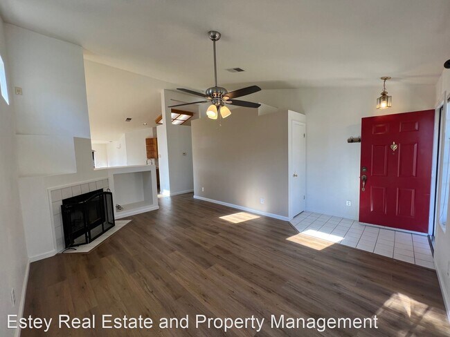 Foto del edificio - 3 br, 2 bath House - 4767 Canyon Hills Drive