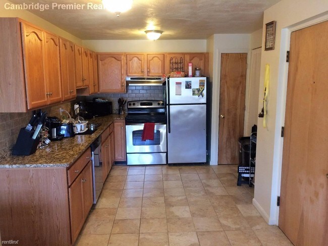 Foto del edificio - 2 br, 1 bath  - 77 Porter St