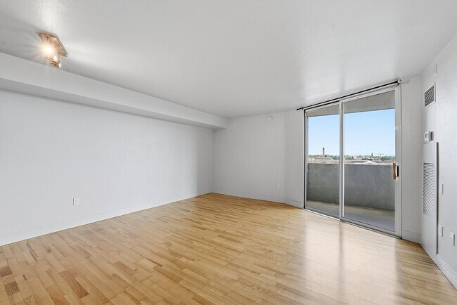 Foto del edificio - $1,545.95 with Free the first month's rent, 1 Bed - 1 Bath, Condo in Denver with Washer and Dryer!