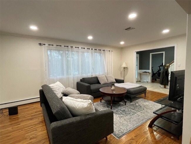 Building Photo - 33 Pilgrim Dr