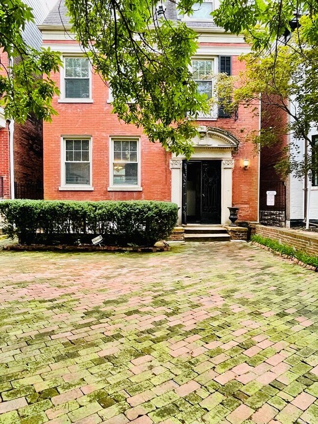 Foto del edificio - 4628 McPherson Ave