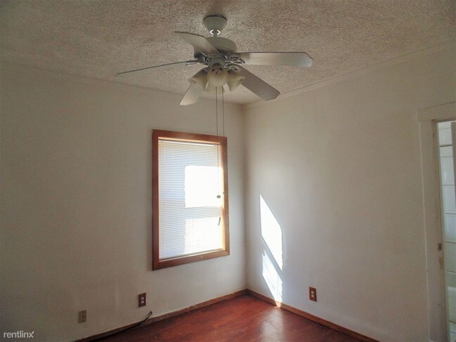 Building Photo - 4622 W Jackson Blvd